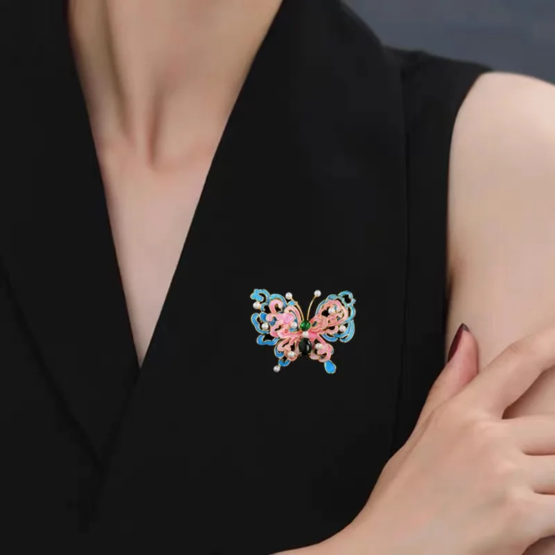 Chinese style enamel color hollow butterfly brooch elegant atmosphere cheongsam coat pin national style design accessories