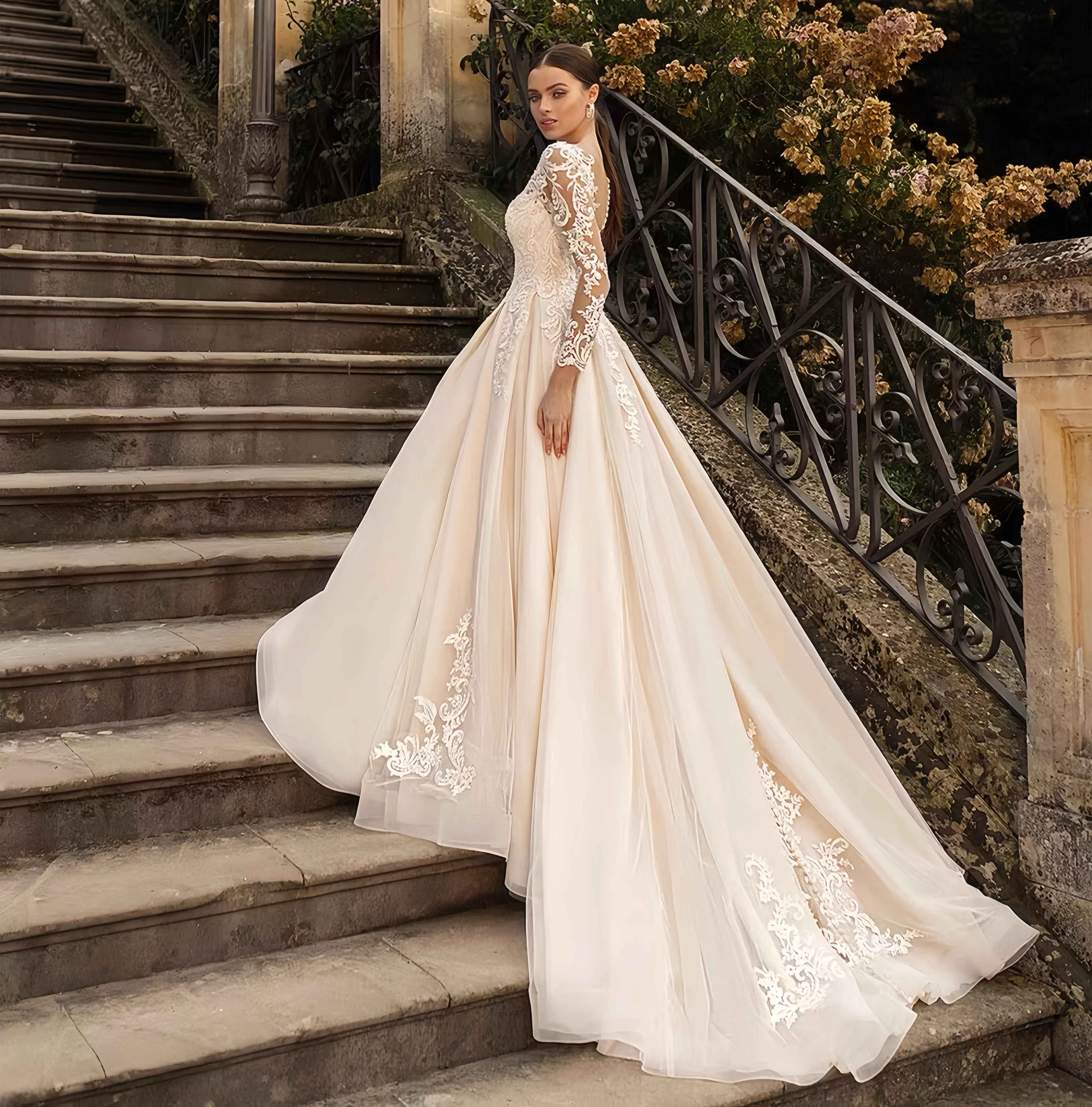 

Custom-made luxurious ladies' round-neck bride wedding dress, applique embroidered puffy skirt, long-sleeved foyer De Novia