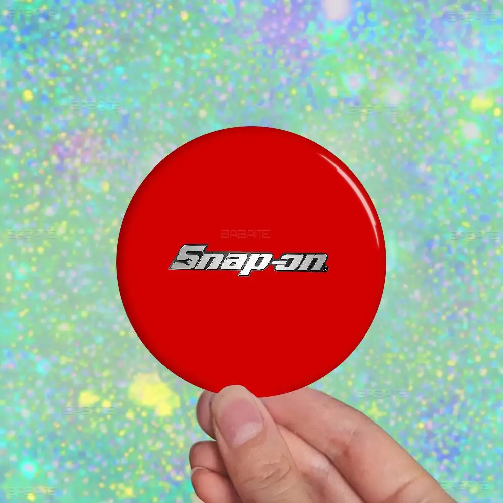 S-Snap On ロゴ入りブリキ製ソフトボタンピンブローチメタルバッジカスタムジュエリーアクセサリー帽子バッグラペル