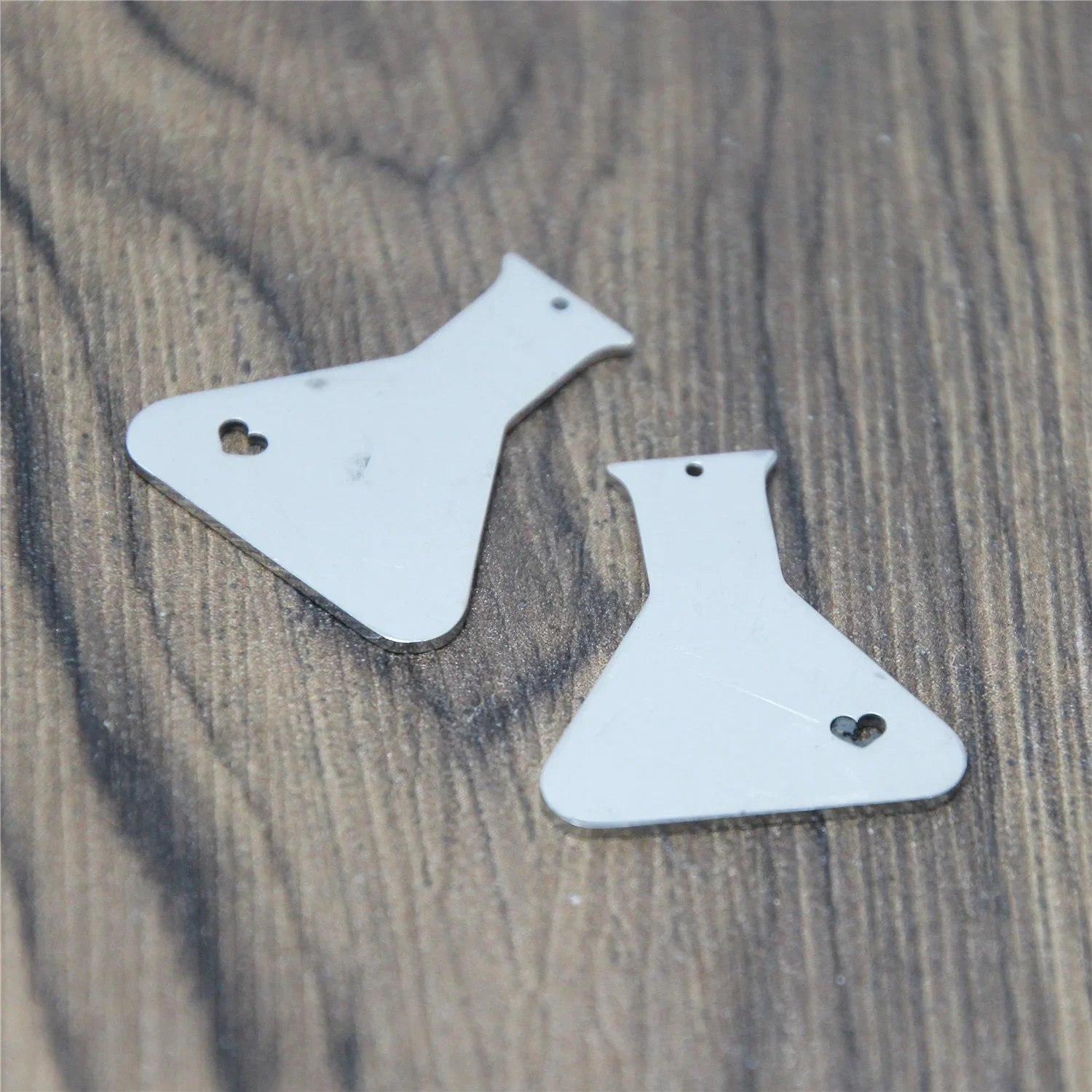 

5pcs/lot Science Erlenmeyer Flask Chemistry Charm Nerd Silver Tone 25X22mm