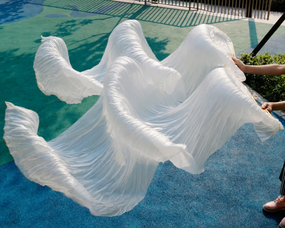

2018 female high quality Chinese silk veils dance fans Pair of belly dancing fans cheap hot sale white