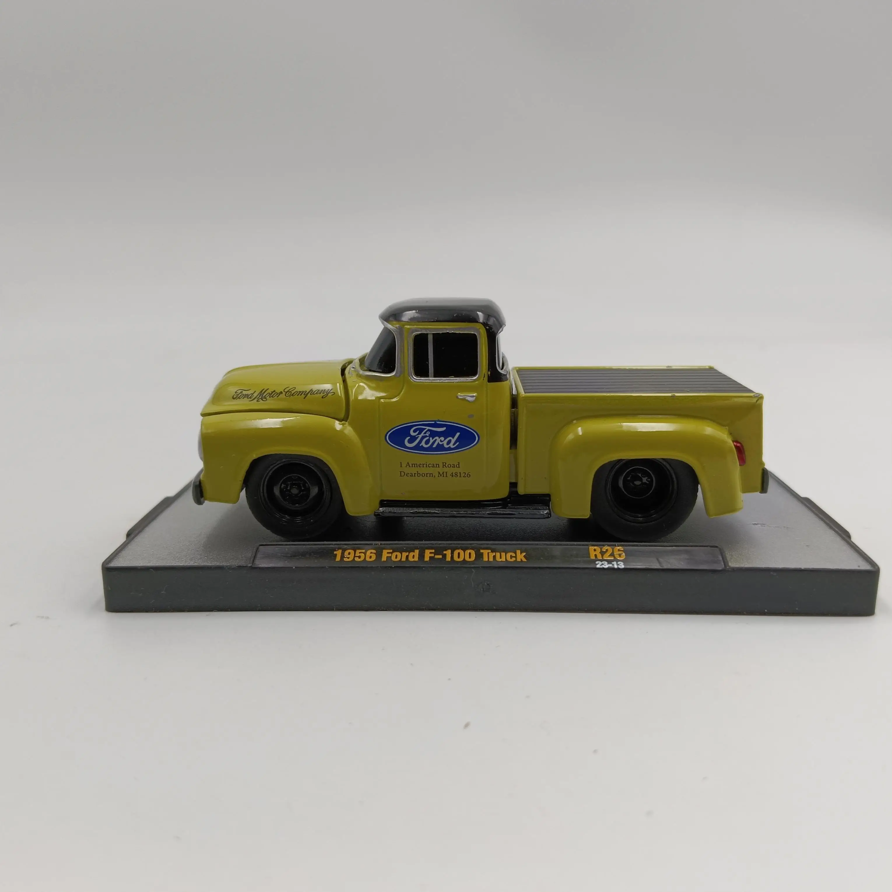 M2 Machines 1/64  1956 Ford F-100 Truck Alloy car model toy rare collection