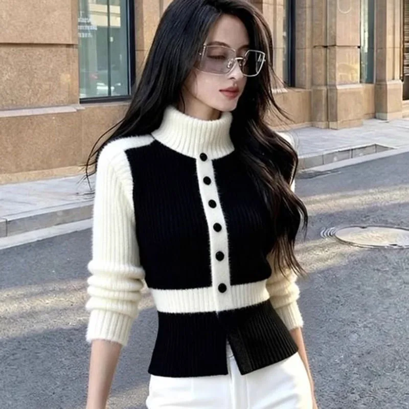 

2026 Look Good Spring Autumn High Necked Sweater Women Turtleneck High-end Black White Contrasting Knitted Top Pullover Female
