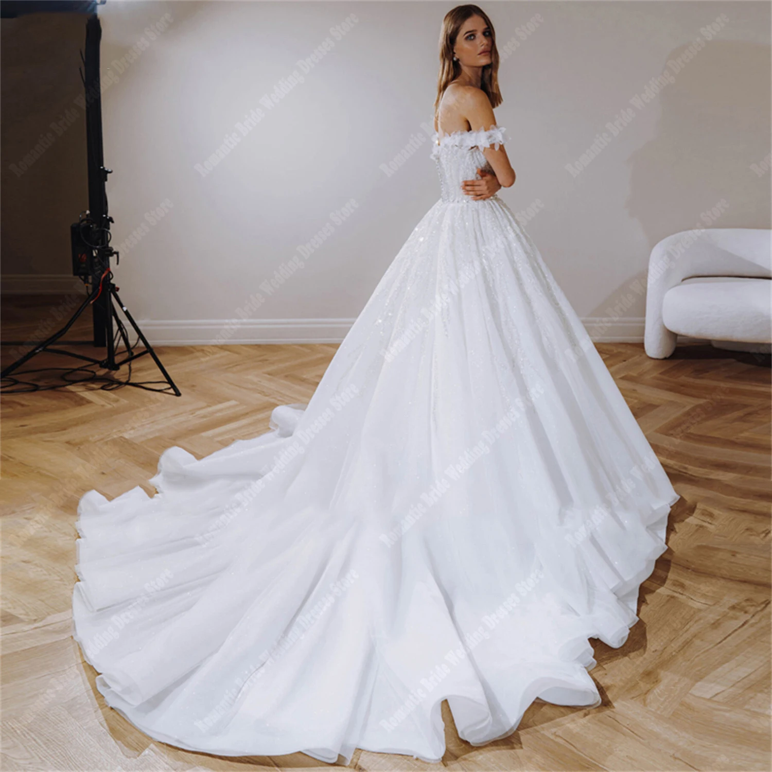 Gorgeous  Off Shoulder Women Wedding Dresses Fluffy Large Skirt Hem Bridal Gowns Romantic Mopping Length Princess Banquet Robes