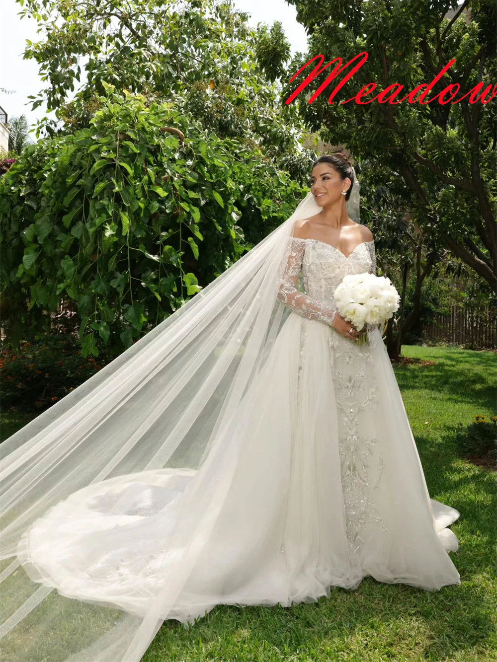 

Customized Exquisite White Tulle Bridal Gowns Elegant Strapless Long Sleeves Wedding Dress Chapel Train Zipper Back Dress