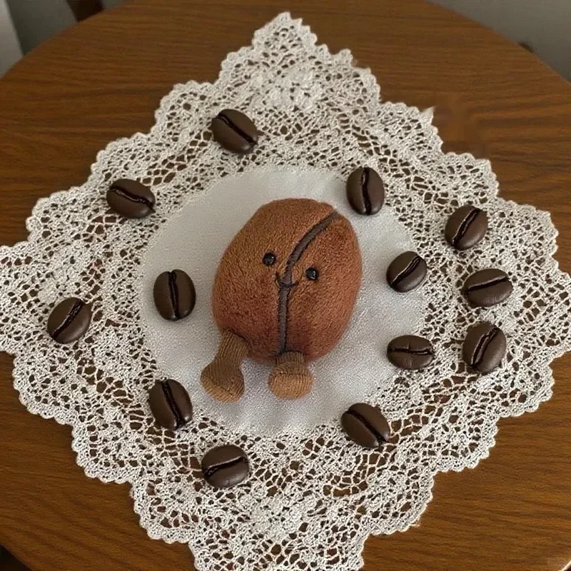 【متوفر】JELLYCAT UK قلادة كيس حبوب القهوة اللطيفة الممتعة مع حقيبة سلسلة مفاتيح حبوب القهوة Jellycat دمية قطيفة هدية عيد الميلاد والكريسماس