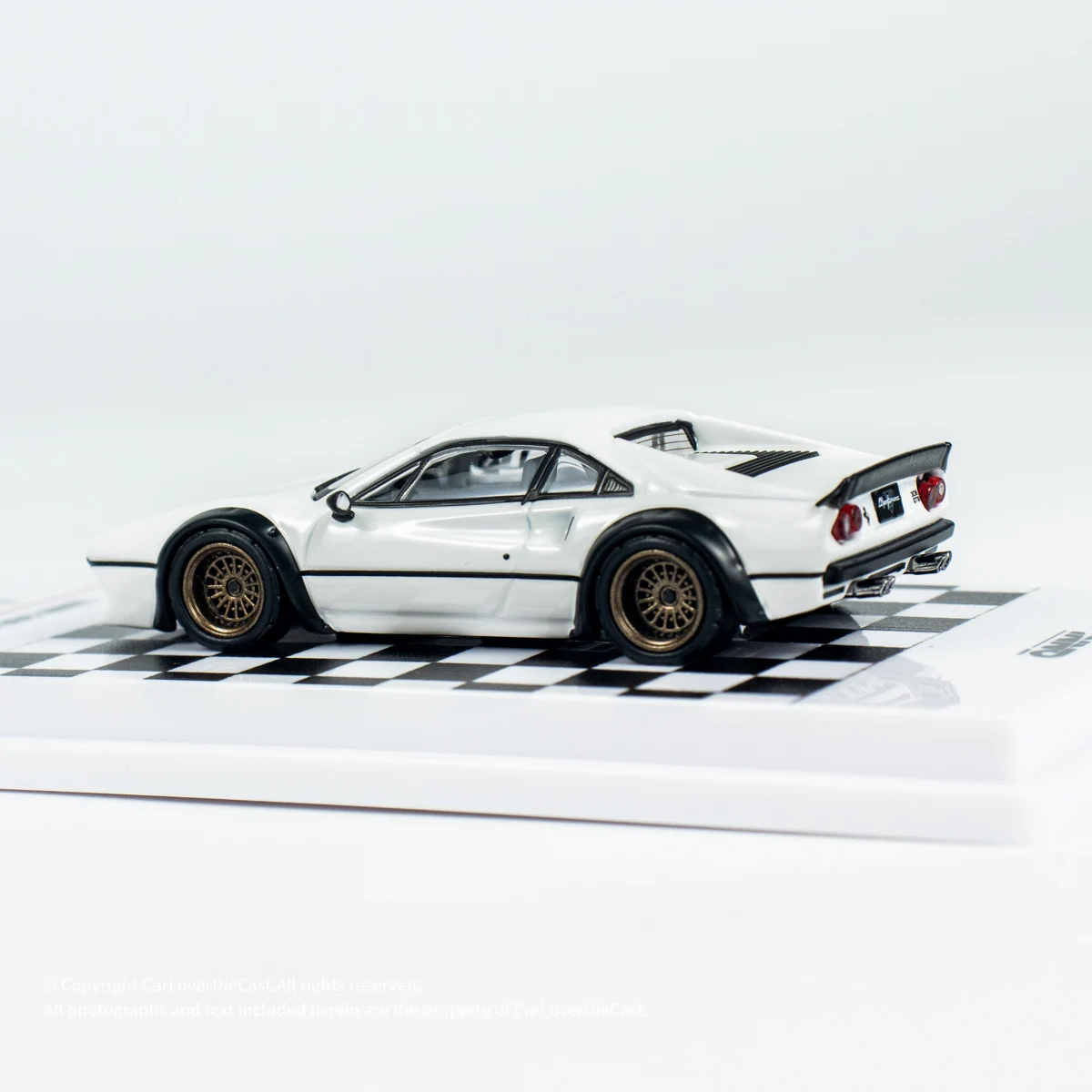 INNO 1:64 LBWK 308 GTB نموذج سيارة دييكاست بيضاء