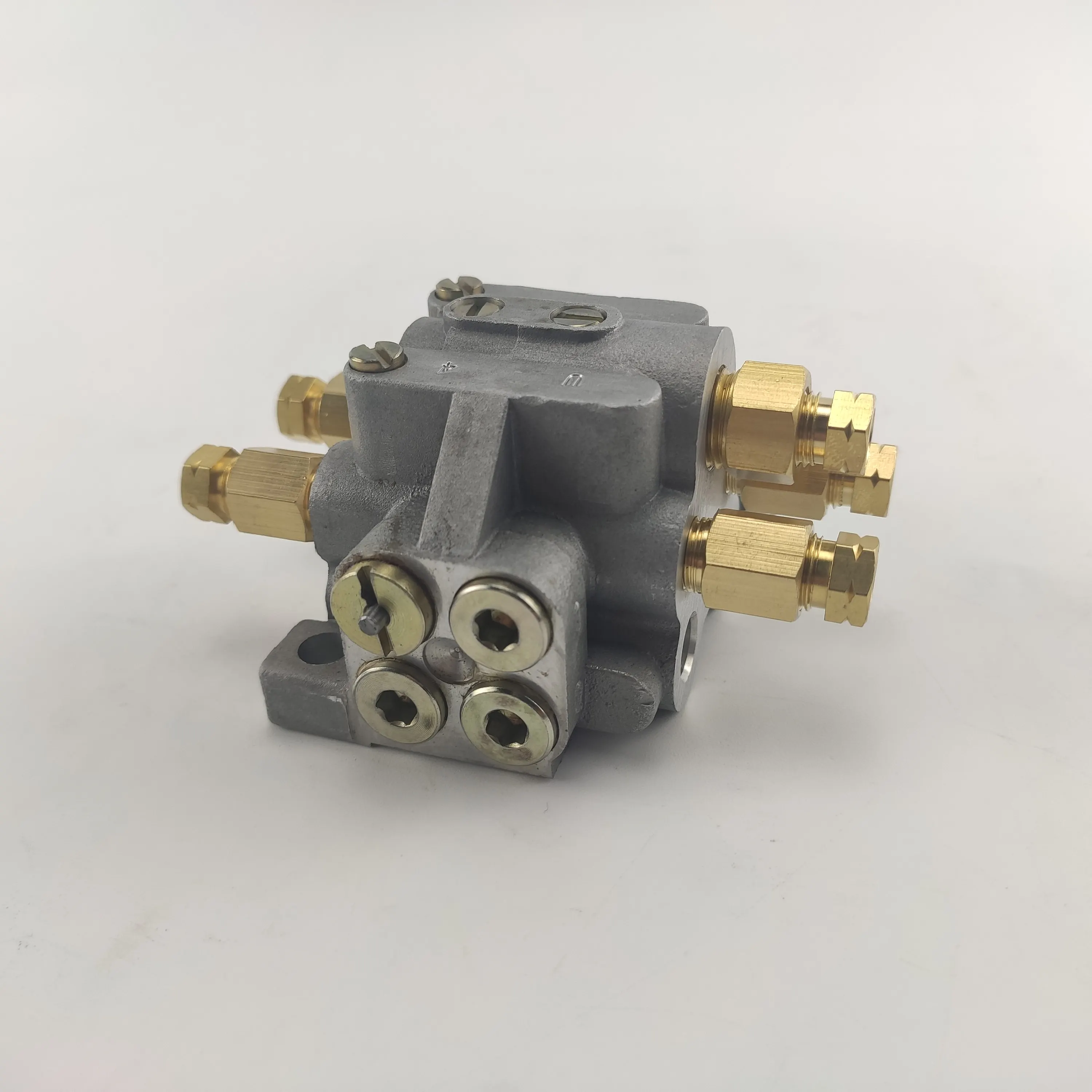 IHI U-4R Progressive Grease Distributor, 1-in-4-Out with Indicator Needle, for Punch Press