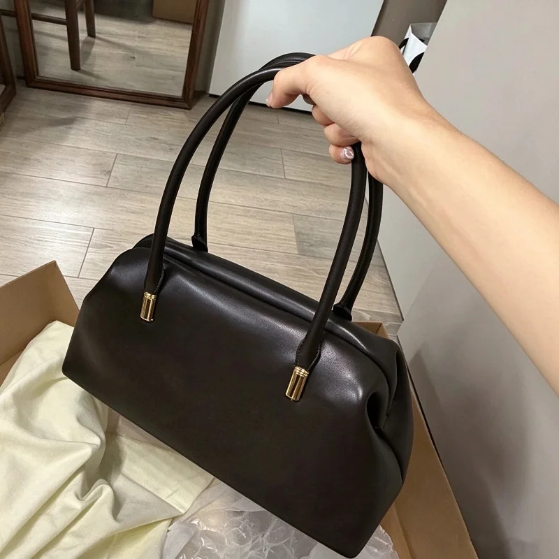Vintage Clip Handbag Elegant Designer Tote Simple Metal Decor Solid Color Soft Leather Shoulder Underarm Purse For Daily Use