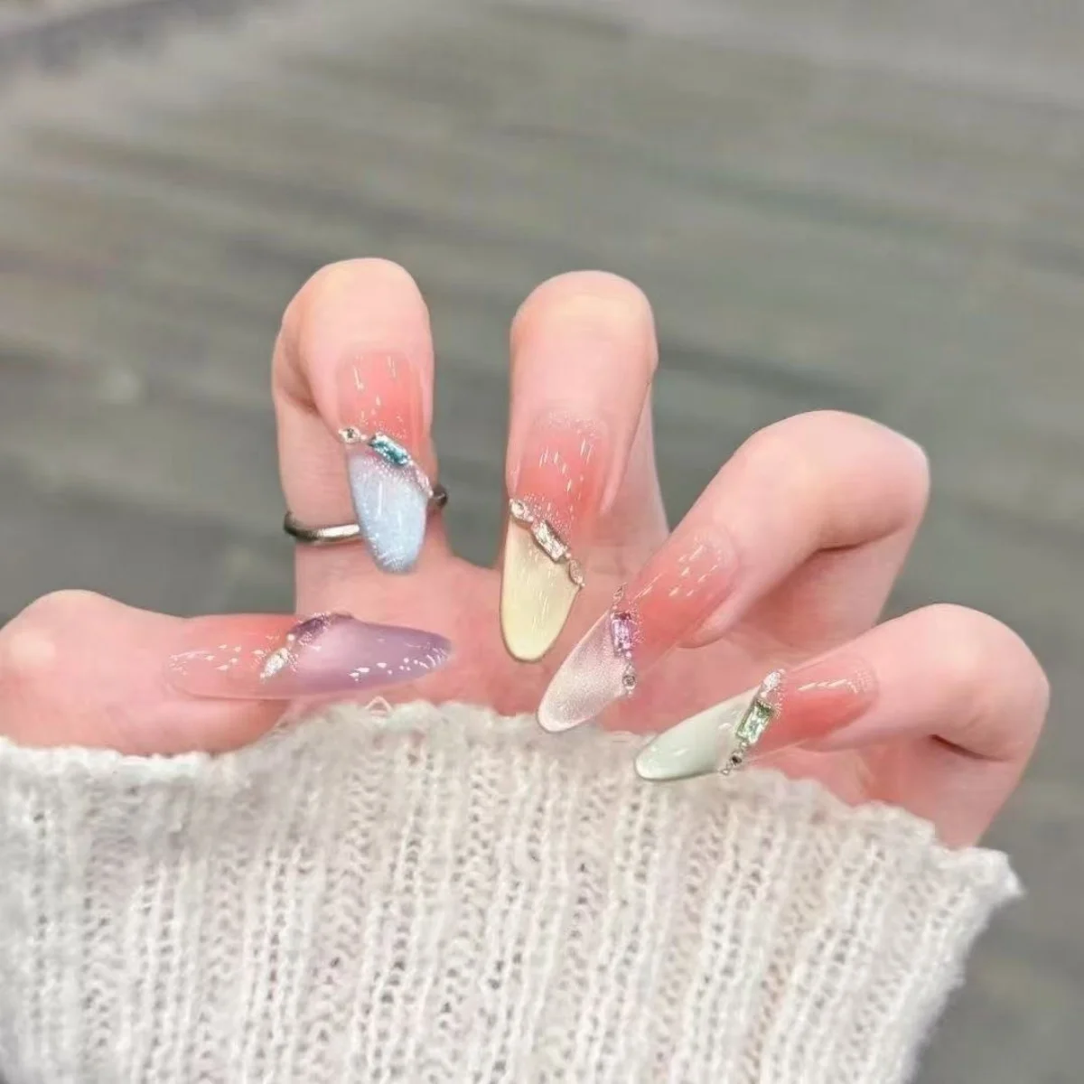 

10pcs Long Oval Handmade Fake Nails Tips Colorful Smudge Cat's Eye False Nail Art Detachable Diamond Design Press on Nails Sets