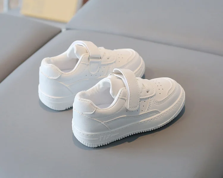 Kinder-Sneaker aus PU-Leder für Frühling und Herbst, leichte, rutschfeste Laufschuhe für Mädchen und Jungen, schlicht, weiche Sohle, bequem – Detail 9