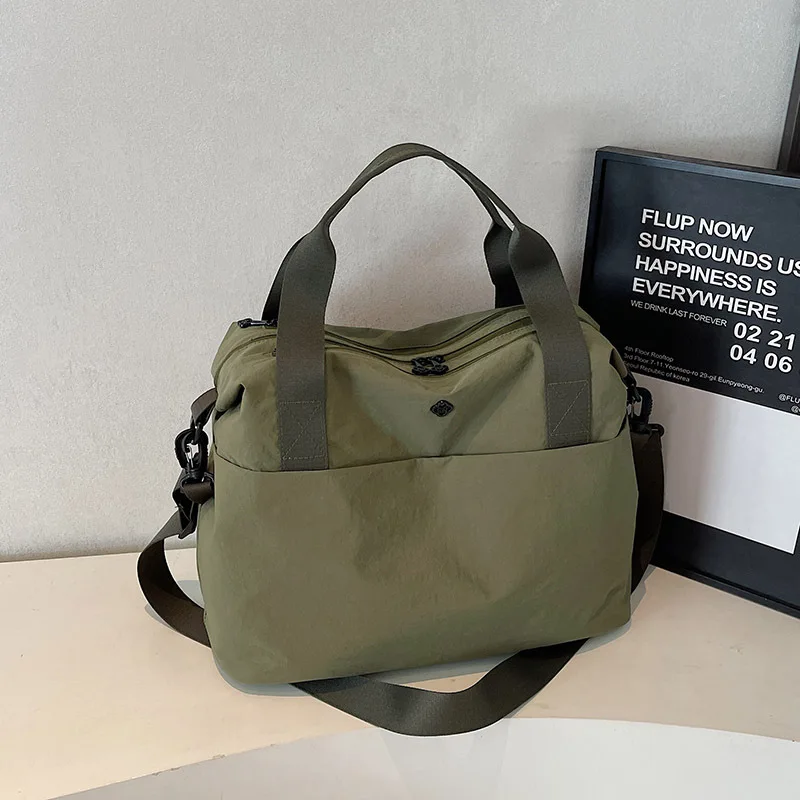 borsa-da-viaggio-alla-moda-leggera-e-capiente-ideale-per-l’uso-quotidiano-versatile-e-adatta-a-diverse-occasioni-borsa-a-tracolla-da-donna-disponibile-in-grandi-quantita