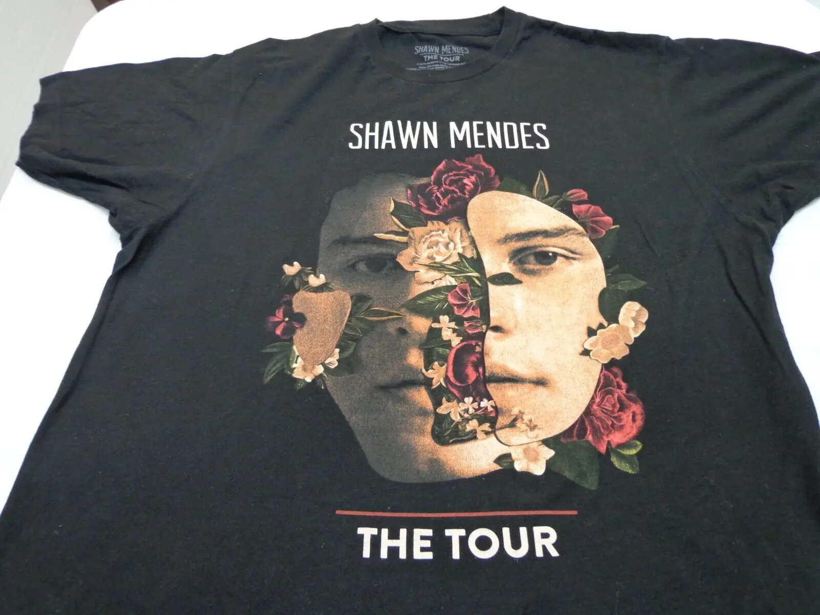 

Футболка Shawn Mendes The Tour с большими изъянами