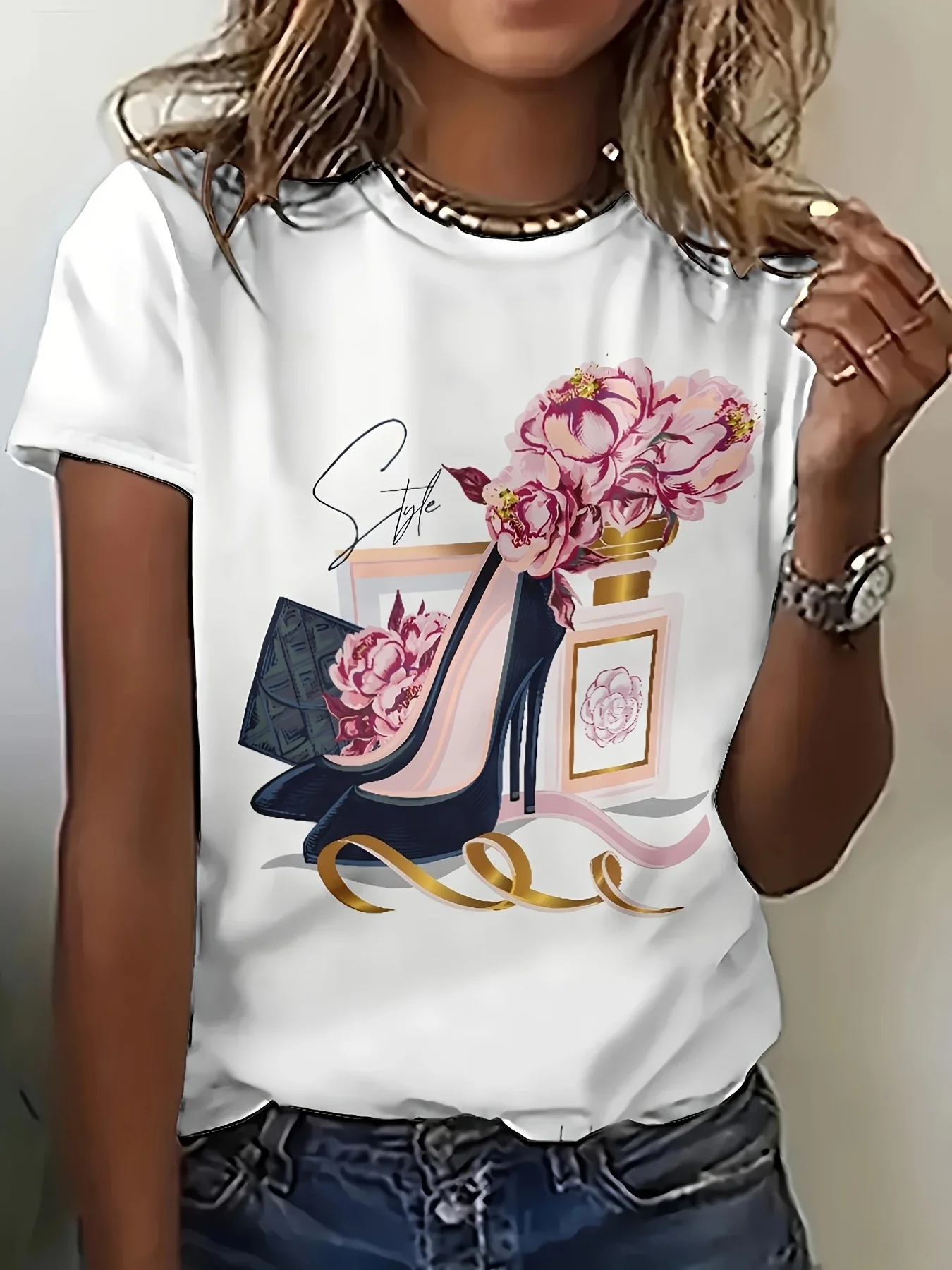 T-shirt imprimé à motif talon haut noir et parfum de rose rose pour femme, haut décontracté à manches courtes et col rond, vêtements esthétiques d'été