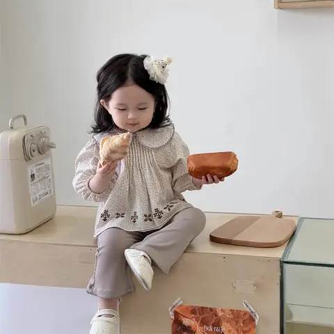 2025 봄 새 아기 긴 소매 셔츠 코튼 소녀 귀여운 피터팬 칼라 꽃 인형 셔츠 유아 달콤한 탑 유아 의류