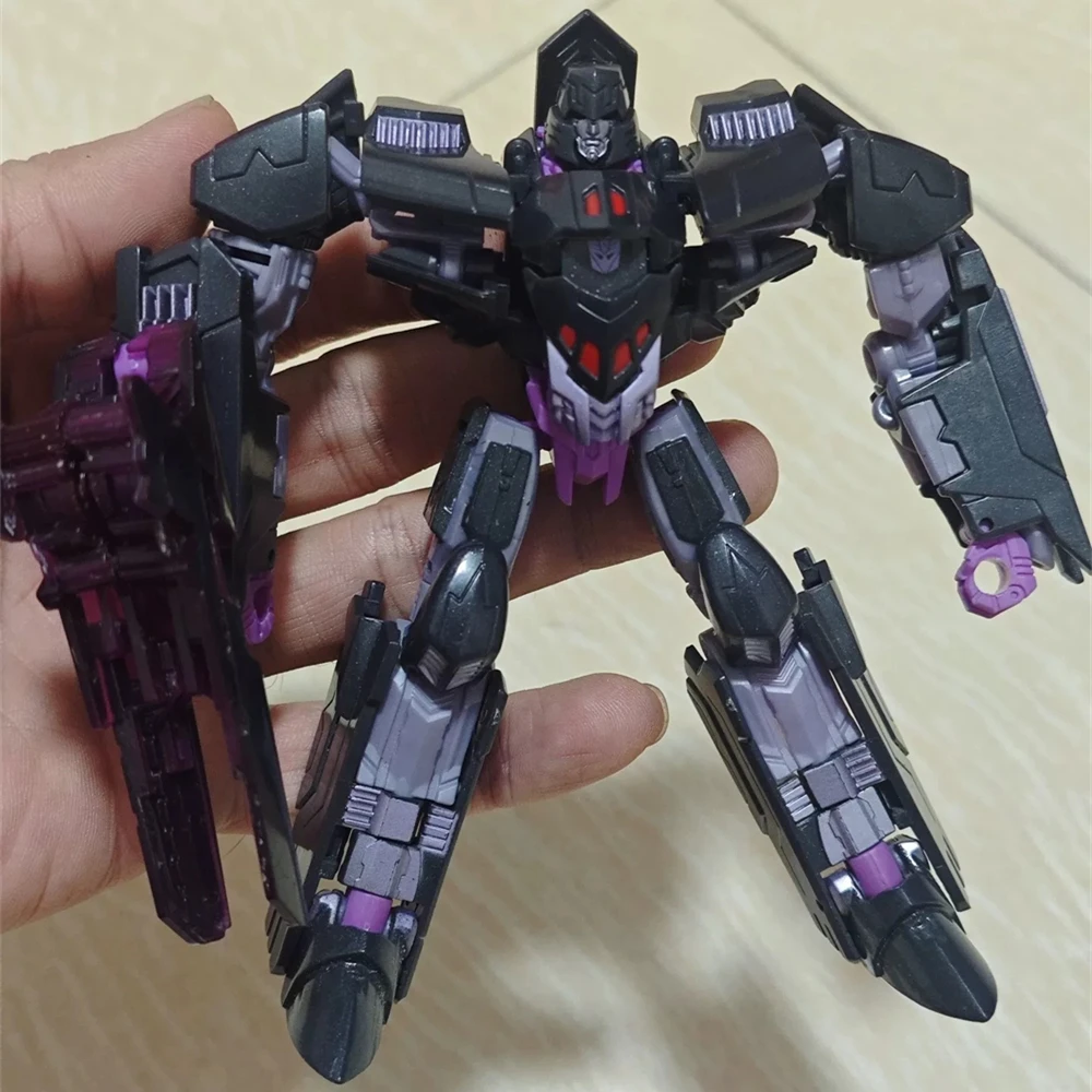 hasbro-transformers-idw-Edition-30eme-anniversaire-megatron-le-modele-reel-de-la-figurine-d'action-megatron-presente-des-defauts