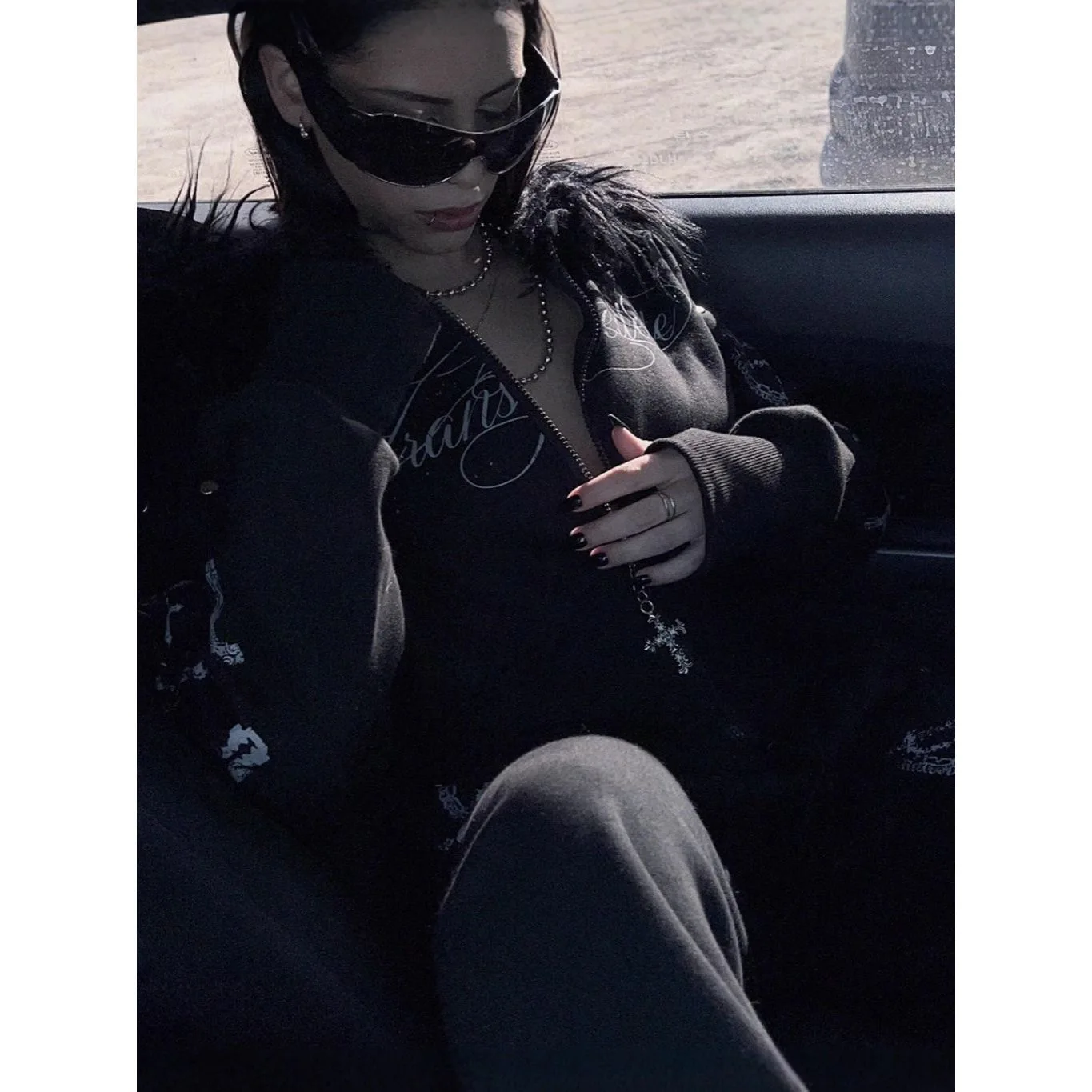 

Women Detachable Faux Fur Trim Hood Zip Up Cropped Hoodie Cross Chain Print Gothic Y2K Grunge Streetwear Jacket