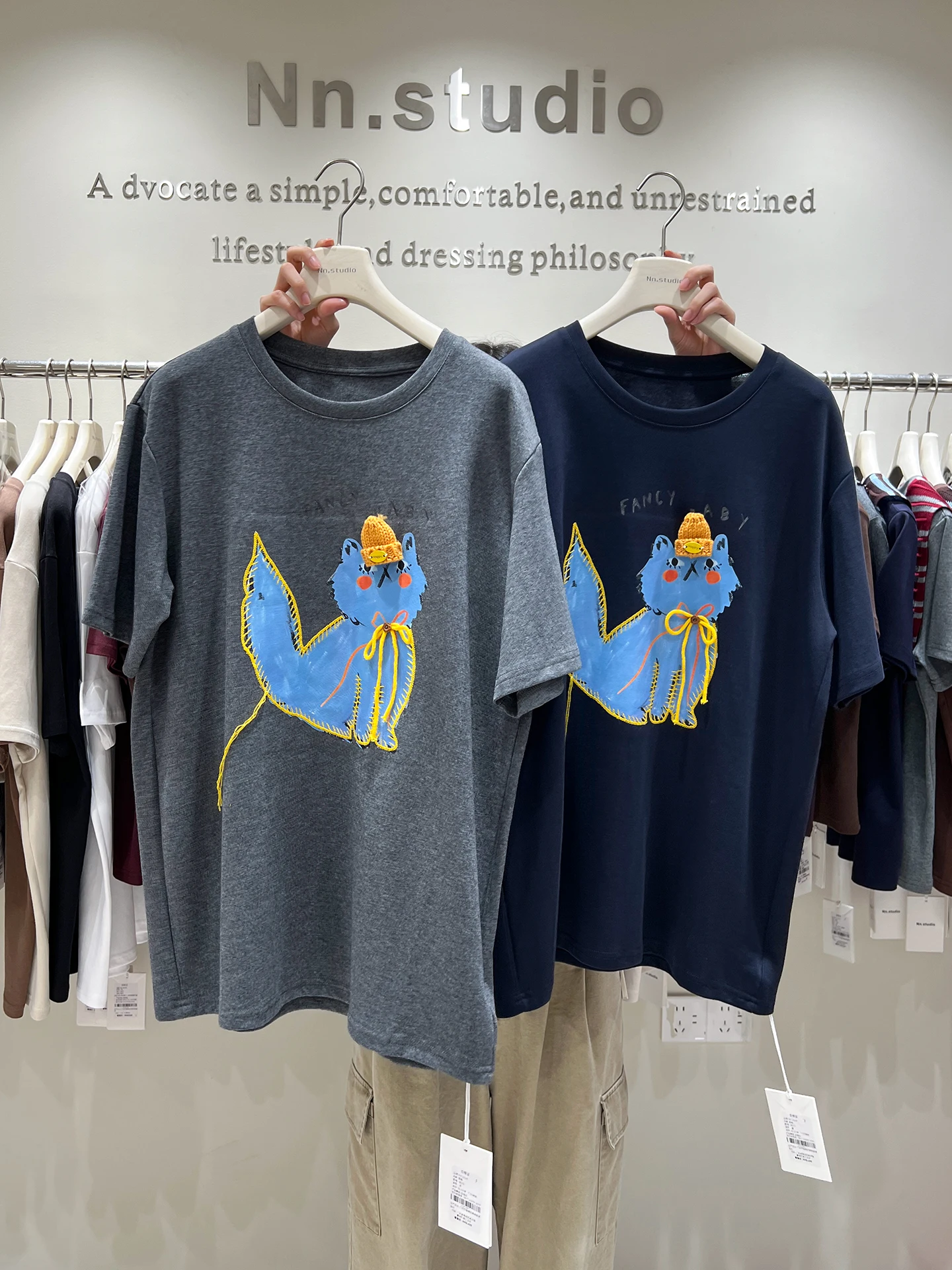 Camiseta de manga corta con estampado grande y bordado de gato de dibujos animados para mujer, Jersey informal holgado y versátil para principios de otoño 2025, jerséis superiores