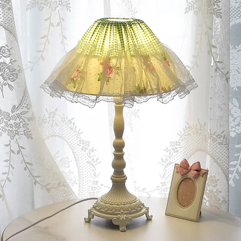 French pastoral table lamp bedroom bedside lamp princess style girl heart ins girl lace children romantic atmosphere