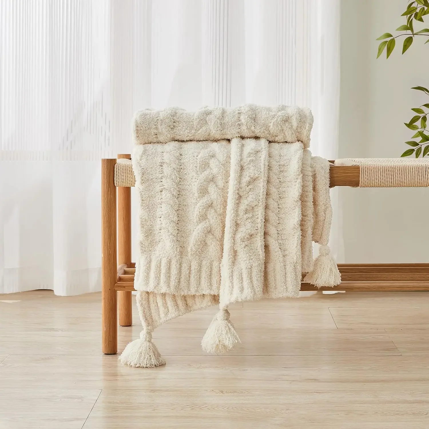 Modern 100% Polyester Tassels Textured Knit Blankets Solid Colors Chenille Fabric Blanket With Fringes Chunky Knitted Blanket