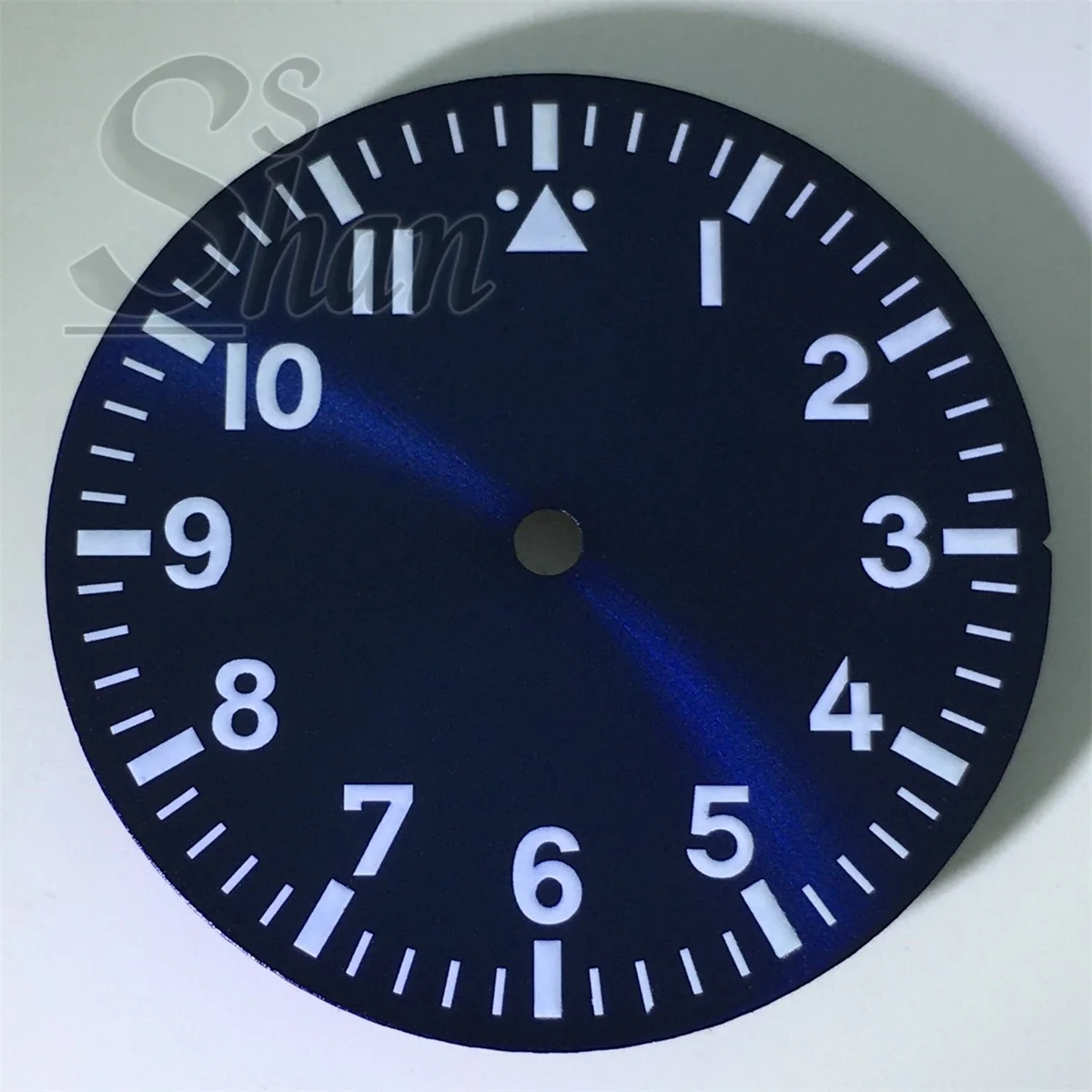 

29mm pilot's watch dial and hands emit green light and are compatible with the NH35 NH36 ETA2824 2836 PT5000 MIYOTA DG movement