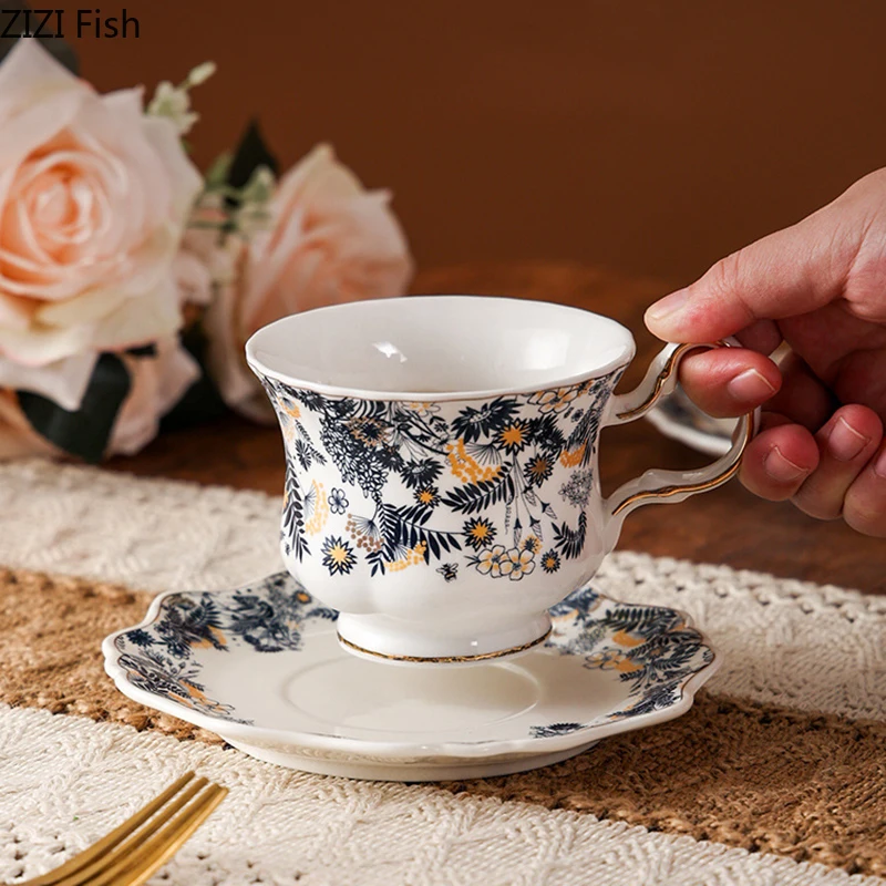

Blue and White Porcelain Mugs Classic Cup&saucer Golden Edge Coffee Mug Dining Table Afternoon Tea Teacup Fruits Juice Cup