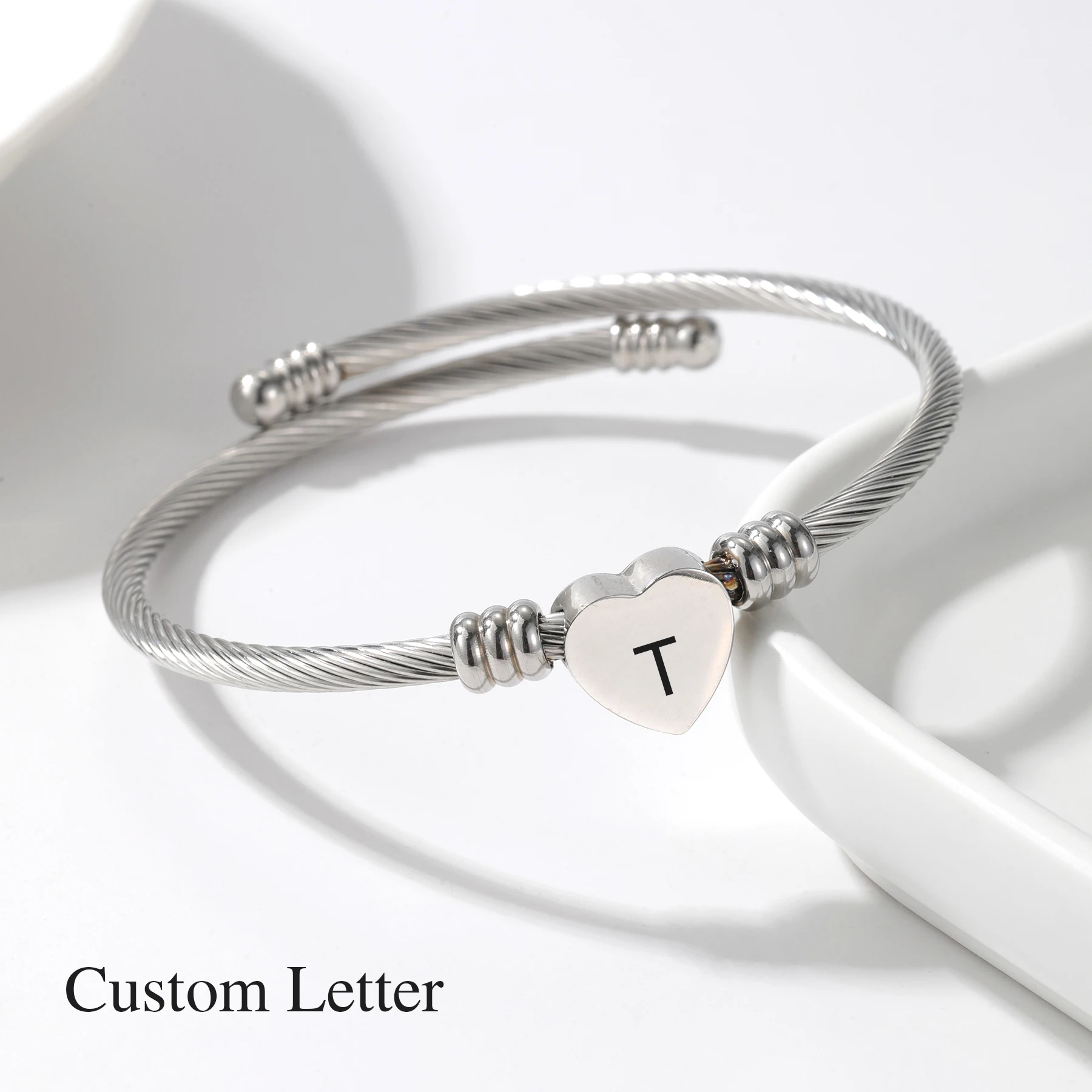 

Браслет в форме сердца с буквами на заказ, витая веревка из нержавеющей стали, персонализированный кулон с первоначалом, Рождественский подарок для женщин, модные украшения