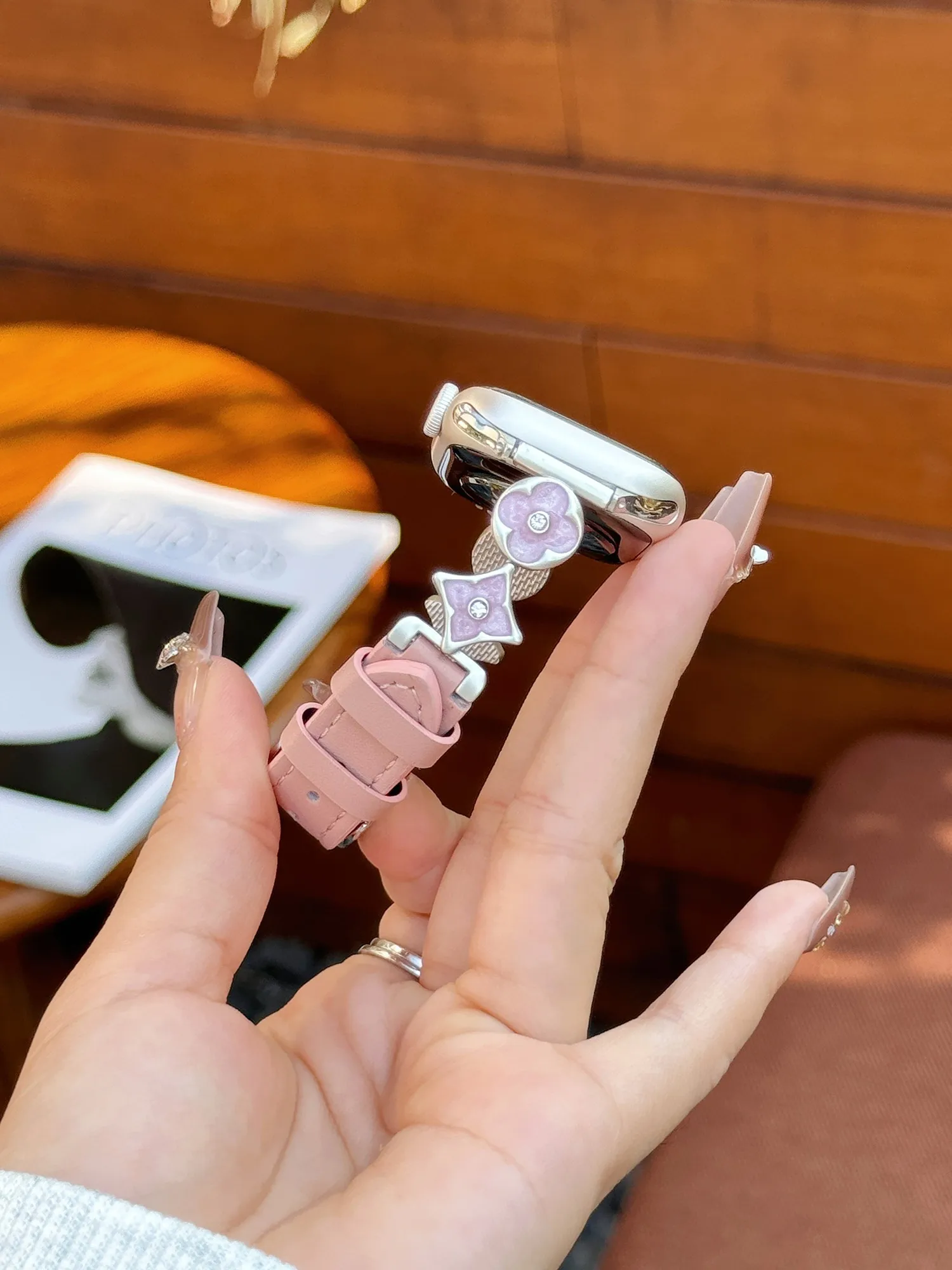 

Металлический ремешок для iWatch с кожаными вставками, совместимый с размерами 38 мм, 40 мм, 41 мм, 42 мм, 44 мм, 45 мм, 49 мм, модный ремешок.