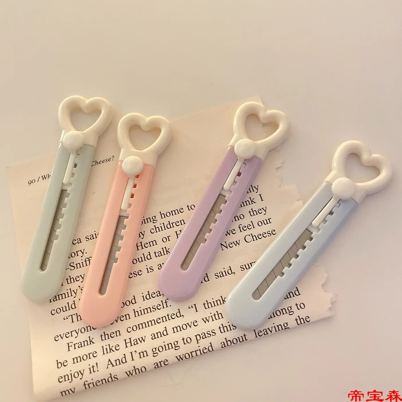 Mini Pocket Love Heart Art Utility Knife Express Box Knife DIY Paper Cutter Craft Wrapping Tools Blade Kawaii Stationery