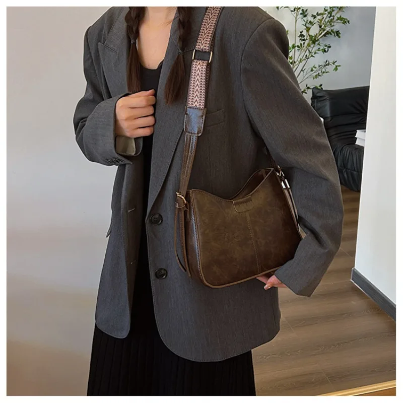 

Korean bags senior sense of hundred with bucket bag fall early spring 2025 new retro niche design broadband crossbody bag