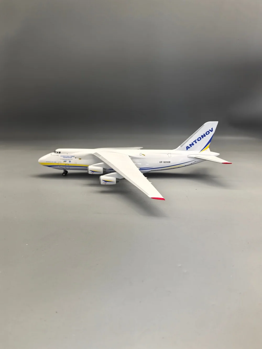 

1/165 Scale Aircraft 42cm Antonov An-124 Transport Model Airplane Diecast Resin Child Toy Plane Souvenir Decor With Stable Base