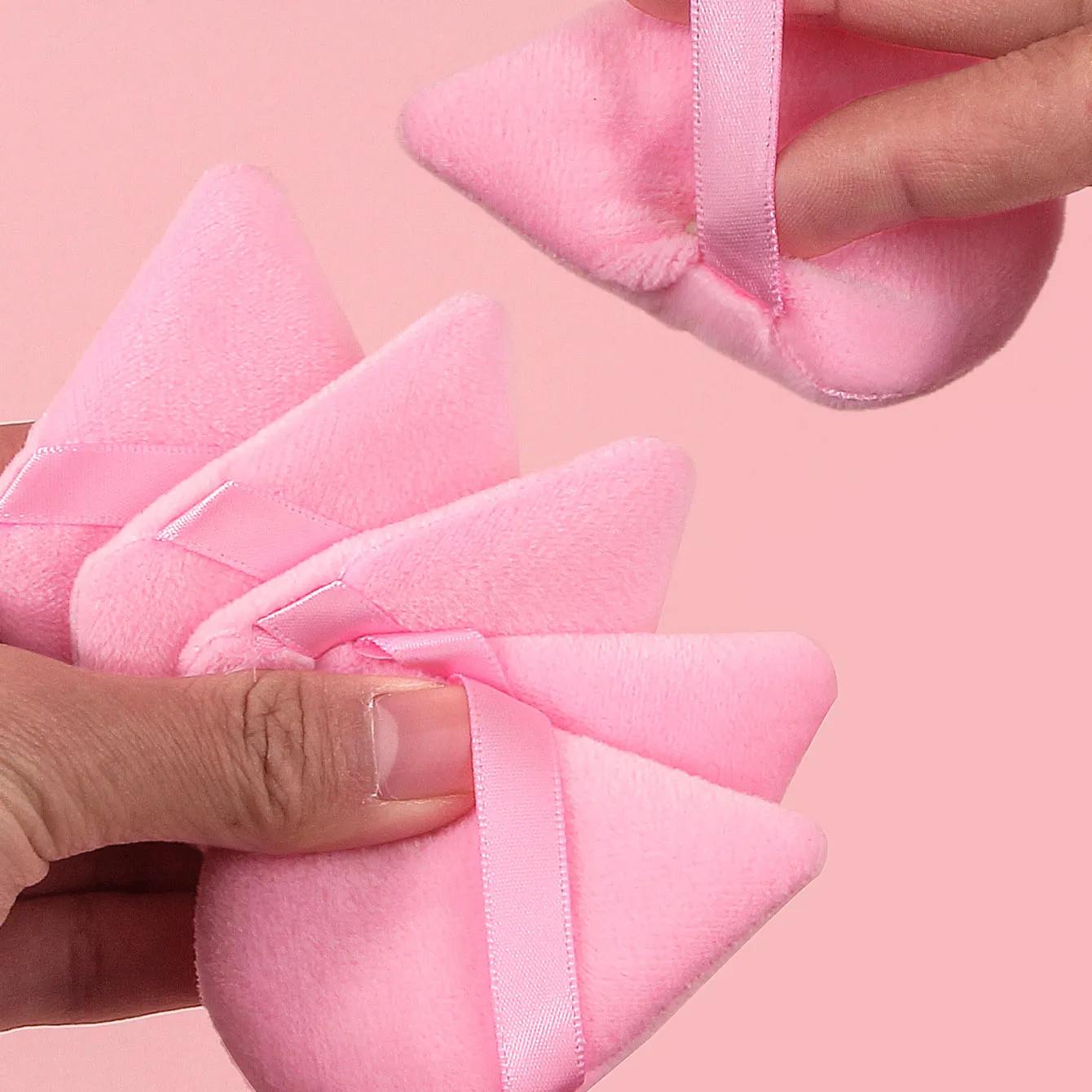 15-piece pink triangular makeup sponge powder puff, both dry and wet, a professional facial makeup tool that fits well