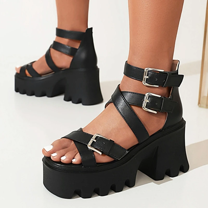Sandalias sexis con plataforma para mujer, zapatos de verano 2025, tacones altos Punk, zapatillas con correa y hebilla, zapatos de baile para fiesta en blanco y negro para mujer