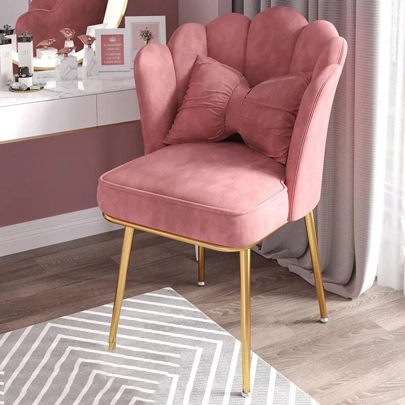 M Modern Living Roo…