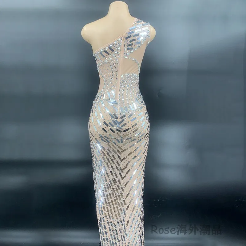 ชุดราตรีหรูหราสำหรับผู้หญิง ไหล่เฉียง ผ่าข้างสูง แต่งกระจก เหมาะสำหรับงานวันเกิด งานพรอม งานเฉลิมฉลอง ชุดสำหรับพิธีกร นักร้อง ชุดแสดงบนเวที yj284