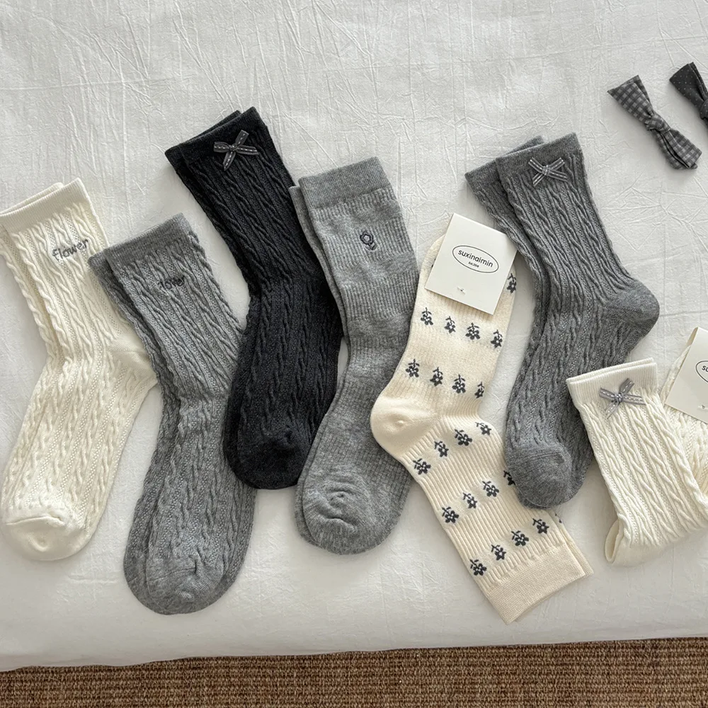 

7 Pairs Women's Autumn Winter Medium Tube Grip Socks Japanese Style White Gray Bow-Tie Long Socks Warm Cotton Socks High Quality