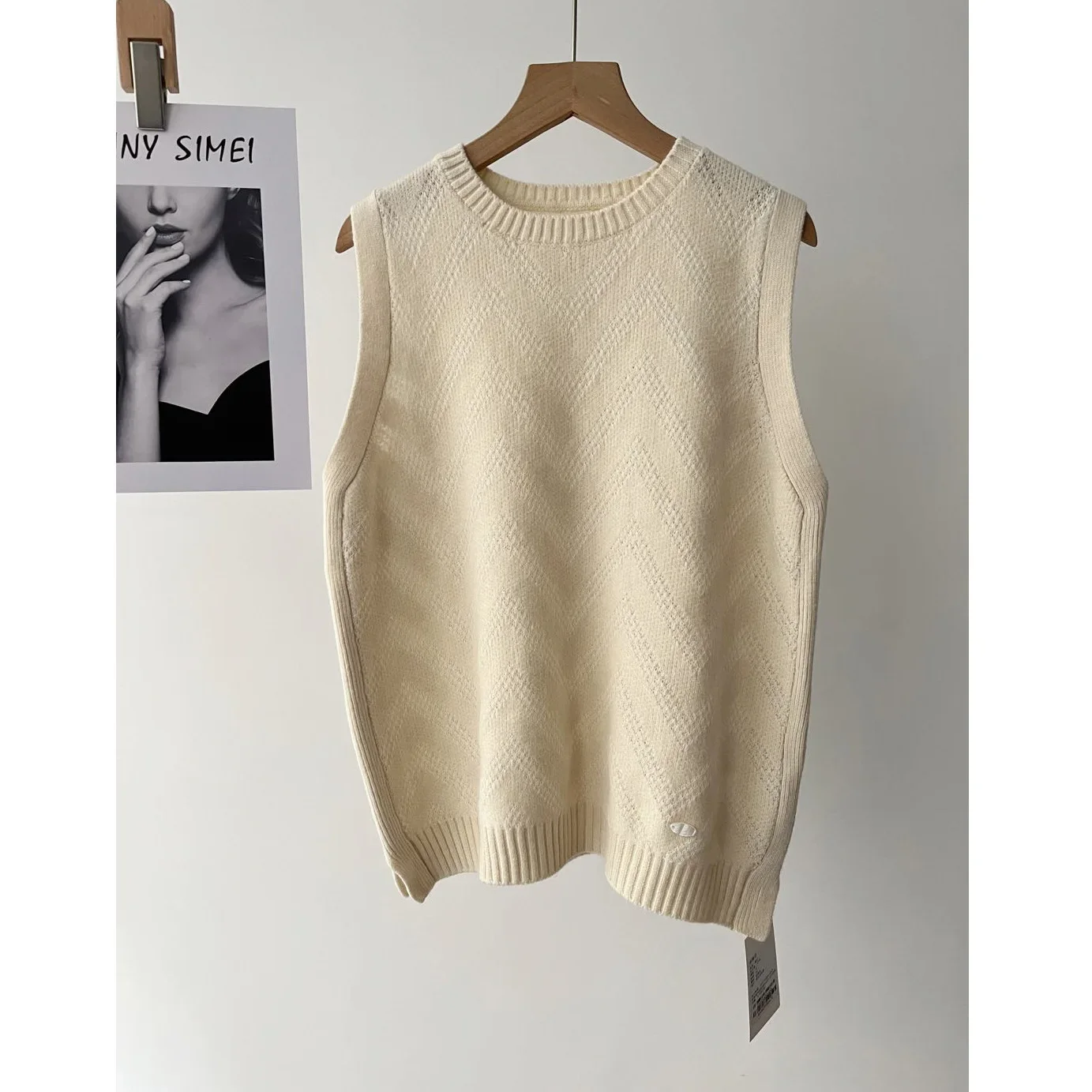 Crew neck commuter jacquard sleeveless knitted sweater spring casual milky white knitted vest vest women's 51c