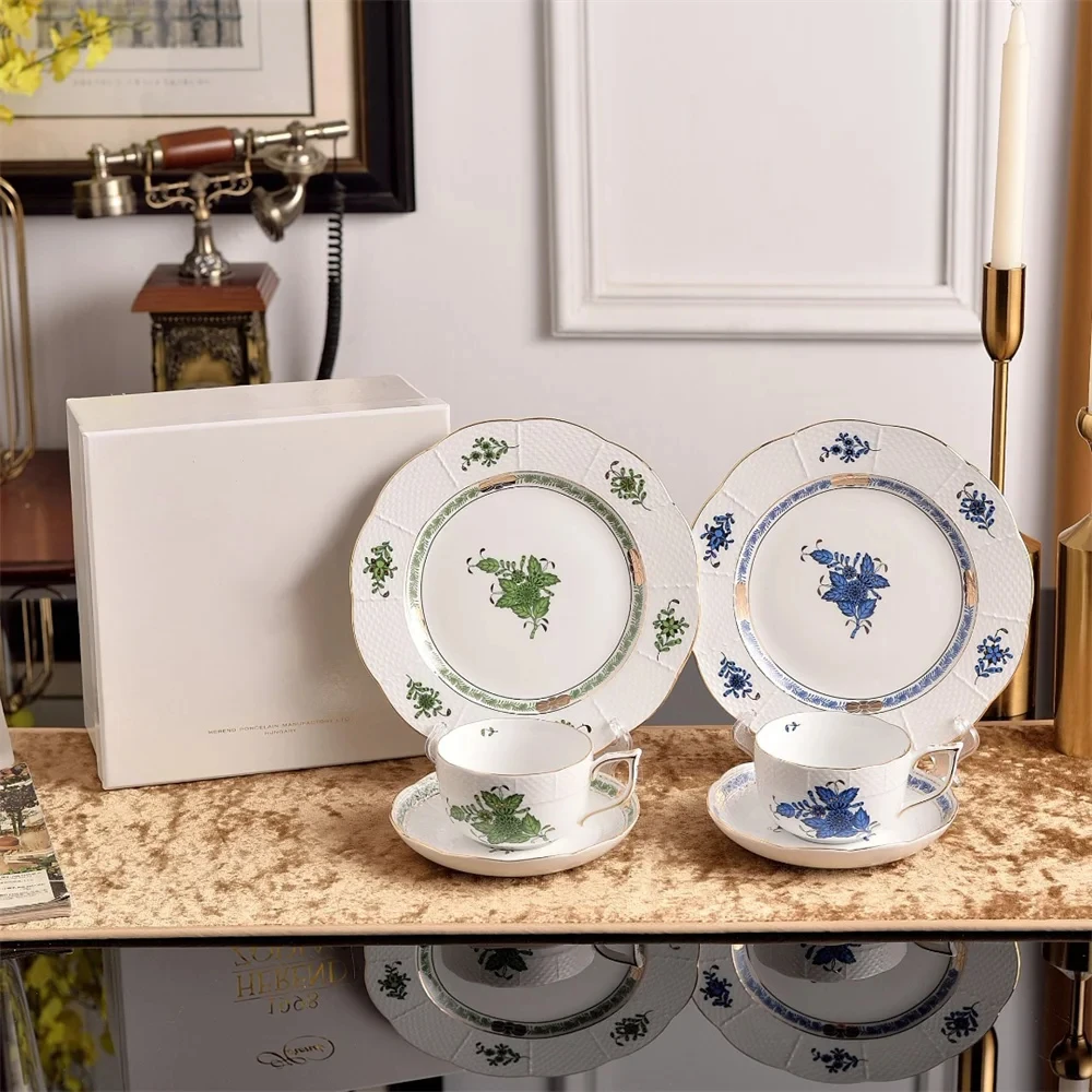 

Light Luxury Vintage Coffee Cup And Saucer Plate Gold Exquisite Tea Cup Set Kitchen Accessories Home Tableware Plate Gift