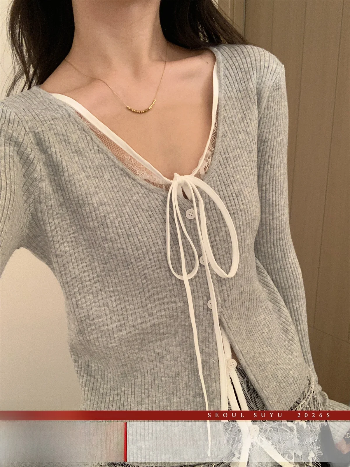 

Мягкий женский вязаный свитер с кружевом и V-образным вырезом, приталенный, весенняя новинка, дышащий, комфортный, с длинными рукавами