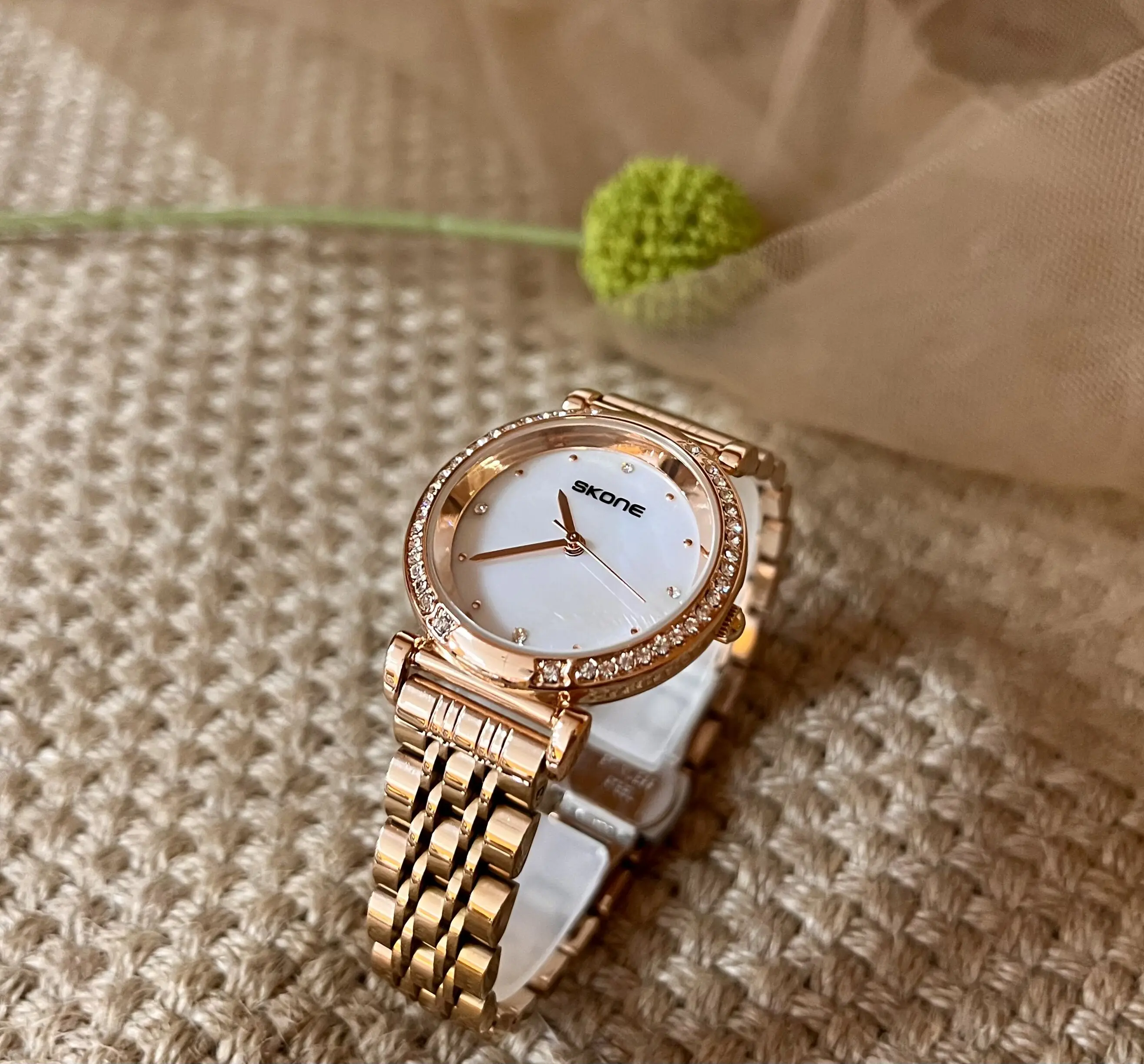 여성을 위한 다이아몬드 라이트 럭셔리 틈새 방수 고급 기질 시계, 작은 다이얼 쿼츠 시계, 소녀를 위한 생일 선물