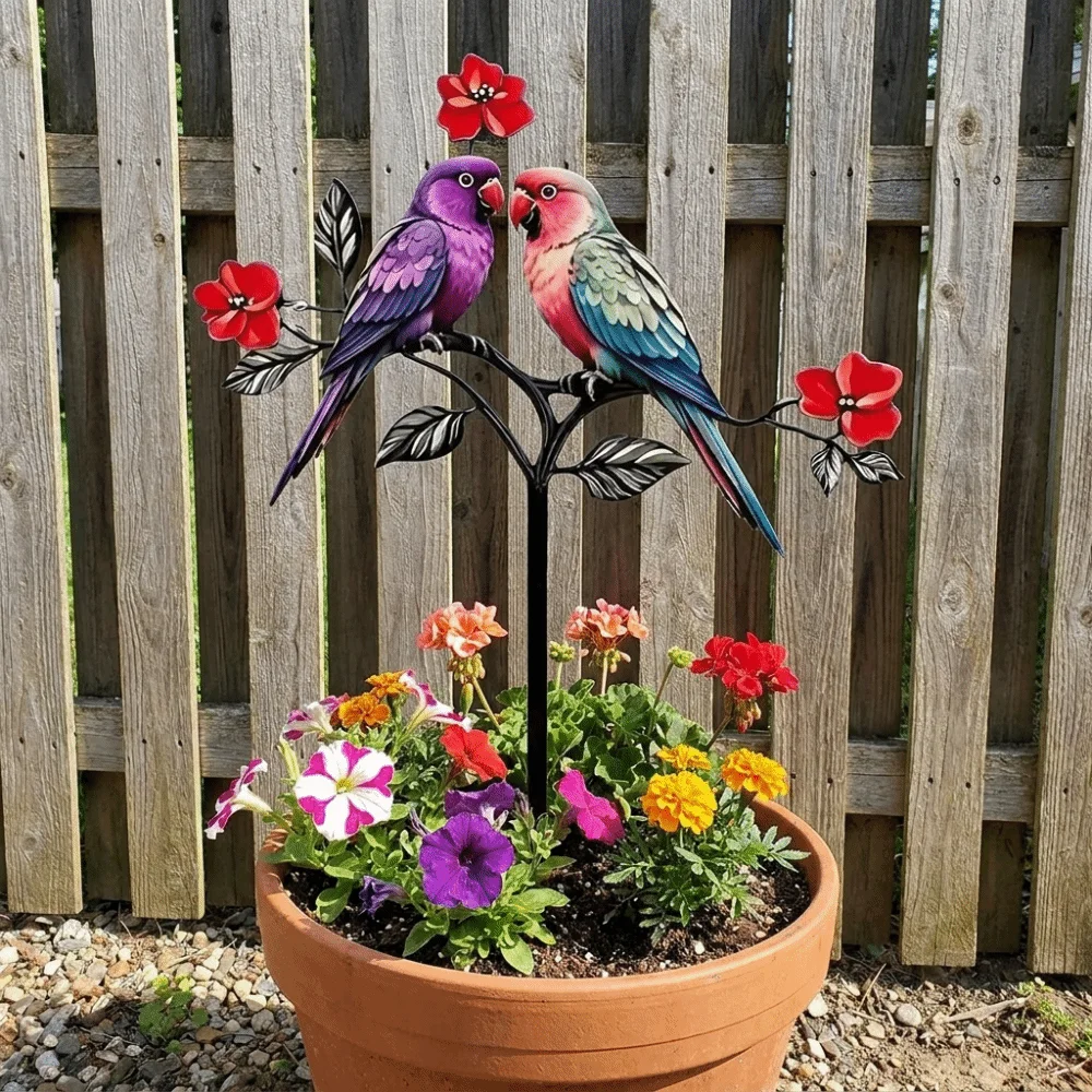 Unique 2D Flat Red Bird Garden Stake Iron Handmade Metal Garden Stake Animals Pattern Funny Garden Ornament Photo Props