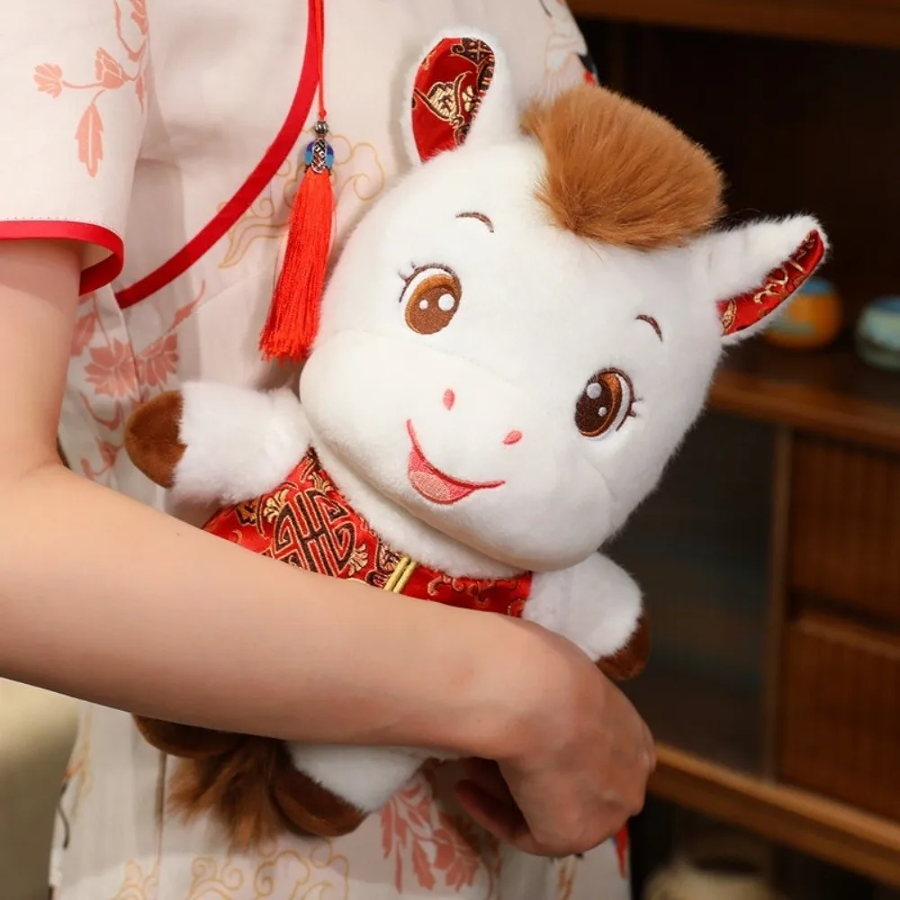 Lustiges chinesisches Kostüm 2026 Pferdemaskottchen, niedliches Stoffpferd, kreative flauschige Sternzeichen-Pony-Figur, Heimdekoration