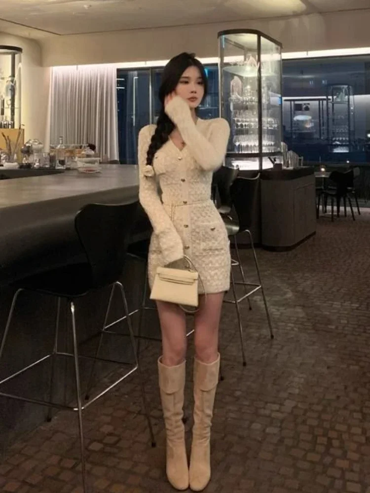 Korean Retro Knitted Dress Elegant Fashion Temperament Party Dress for Women 2024 New French Autumn Winter Slim Y2k Mini Dress