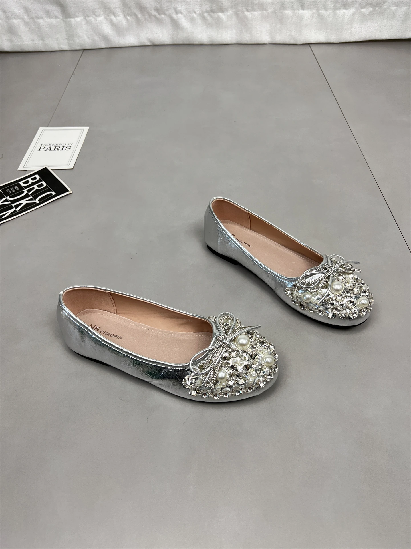 scarpe-basse-casual-da-donna-con-nodo-di-perle-e-punta-rotonda-scarpe-singole-per-il-tempo-libero-stile-coreano-alla-moda-nuova-collezione-estiva