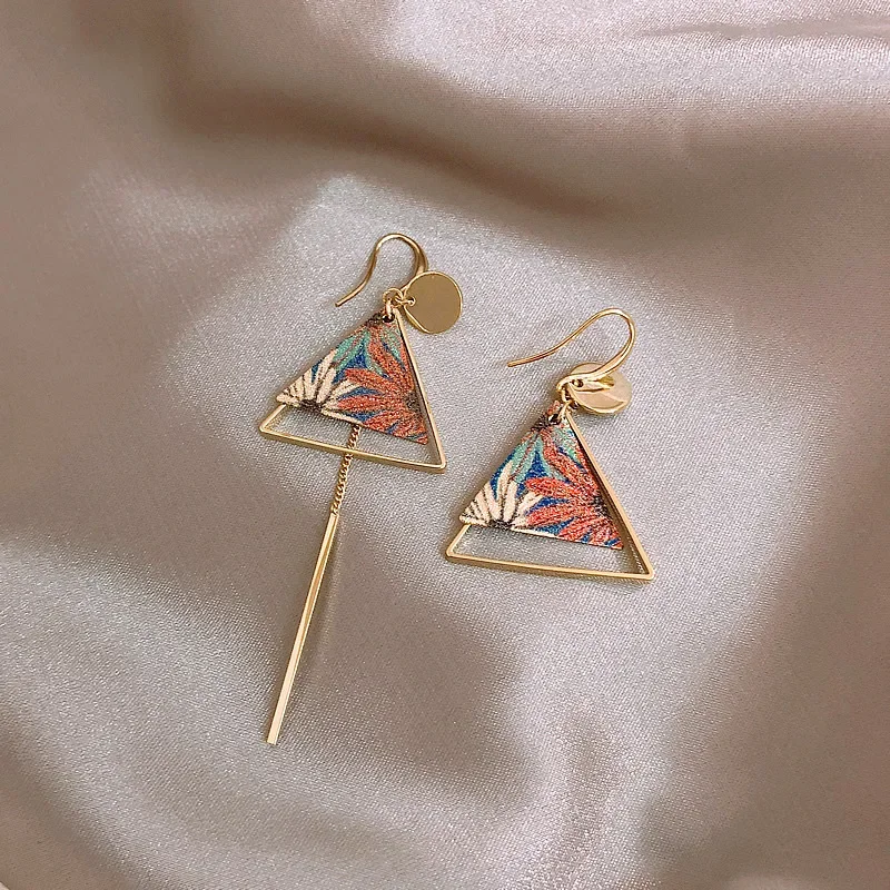 Ethnic Leaves Printed Geometric Drop Earringsgold Color Metal Asymmetry Hollow Out Layed Dangle Earrings for Women Party Jewelry