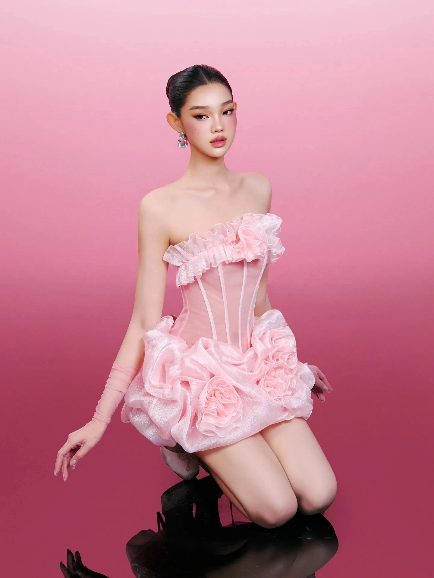 

Sweet Layered 3D Floral Dress Pink Strapless Princess A Line Homecoming Dress Organza Mini Floral Short Prom Dress with Boning