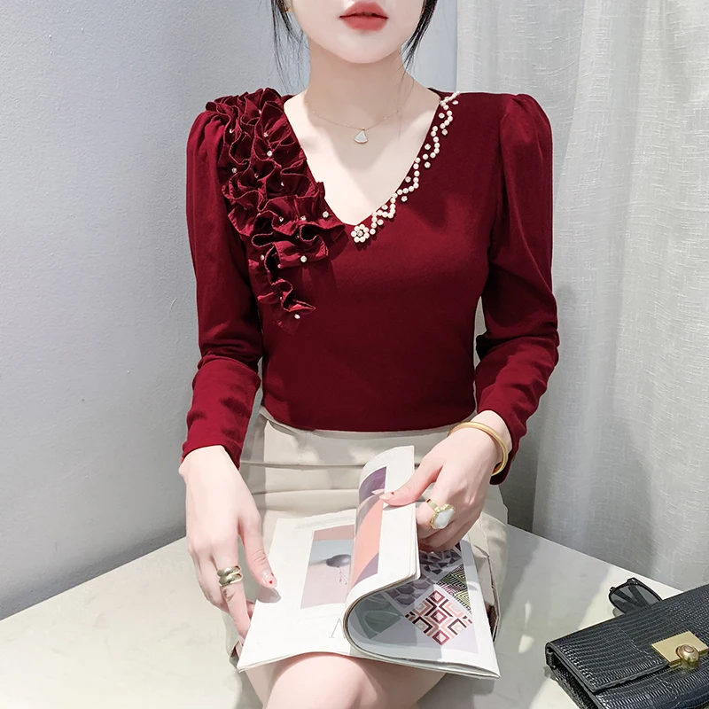 Noir Style coréen automne hiver T-Shirt mode Sexy col en v perles brillantes 3D fleur haut pour femme à manches longues mince t-shirts 2025, nouveau 49203