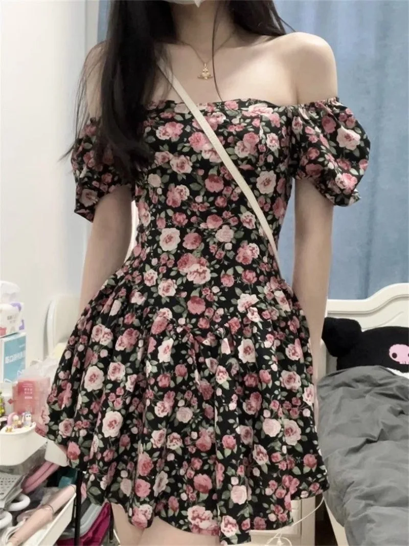 

Shpmishal French Fashion Square Neck Fragmented Flower Bubble Sleeve Dress Women's Summer 2024 New One Line Neck Short Dresses