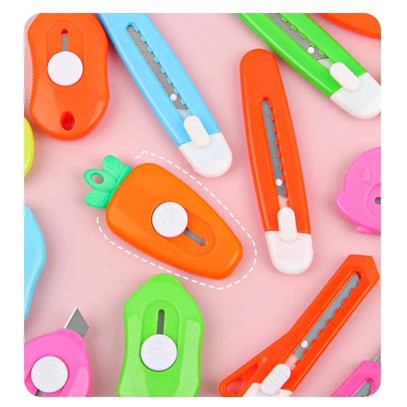 Mini cuchillo de utilidad con forma de dibujos animados para niños, cuchillo de bolsillo portátil para manualidades, cortador de papel, caja de papel Express, abridor de sobres, 1 ud.