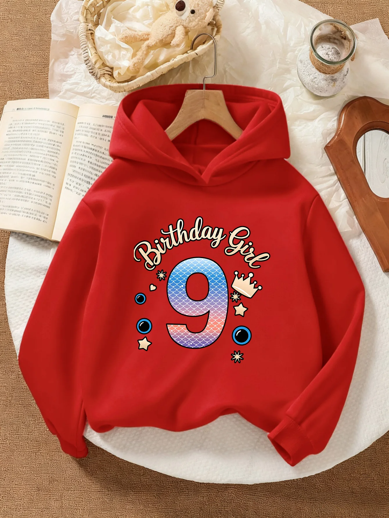 Theme: Autumn/Winter Comfortable and Warm Sweater with Gradient Digital Crown and Star Pattern. New Children's Clothing.